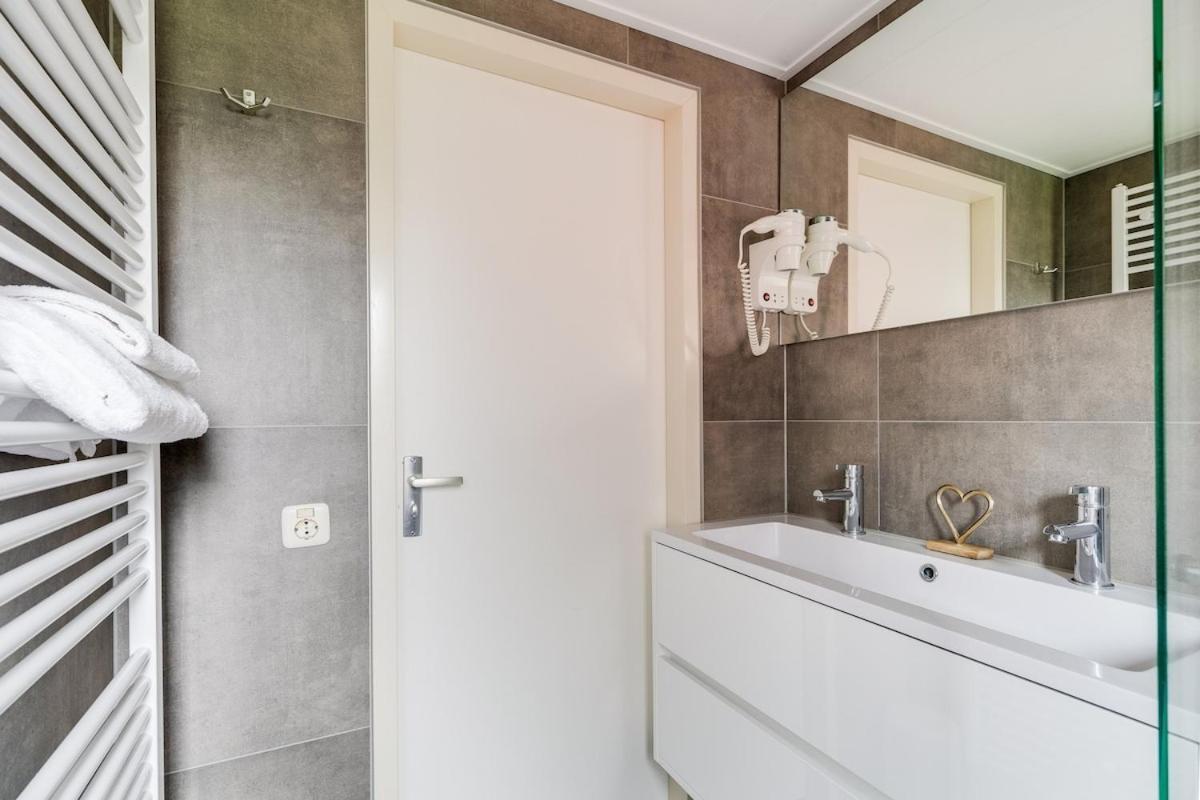 Kleine Zanglijster I Prachtig Huisje Nabij Bosrand Zwiggelte ภายนอก รูปภาพ